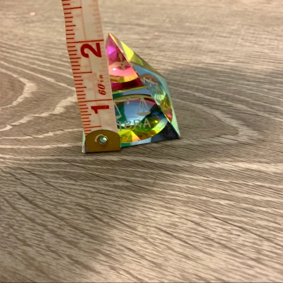 ♎️Iridescent Libra pyramid - Picture 6 of 6